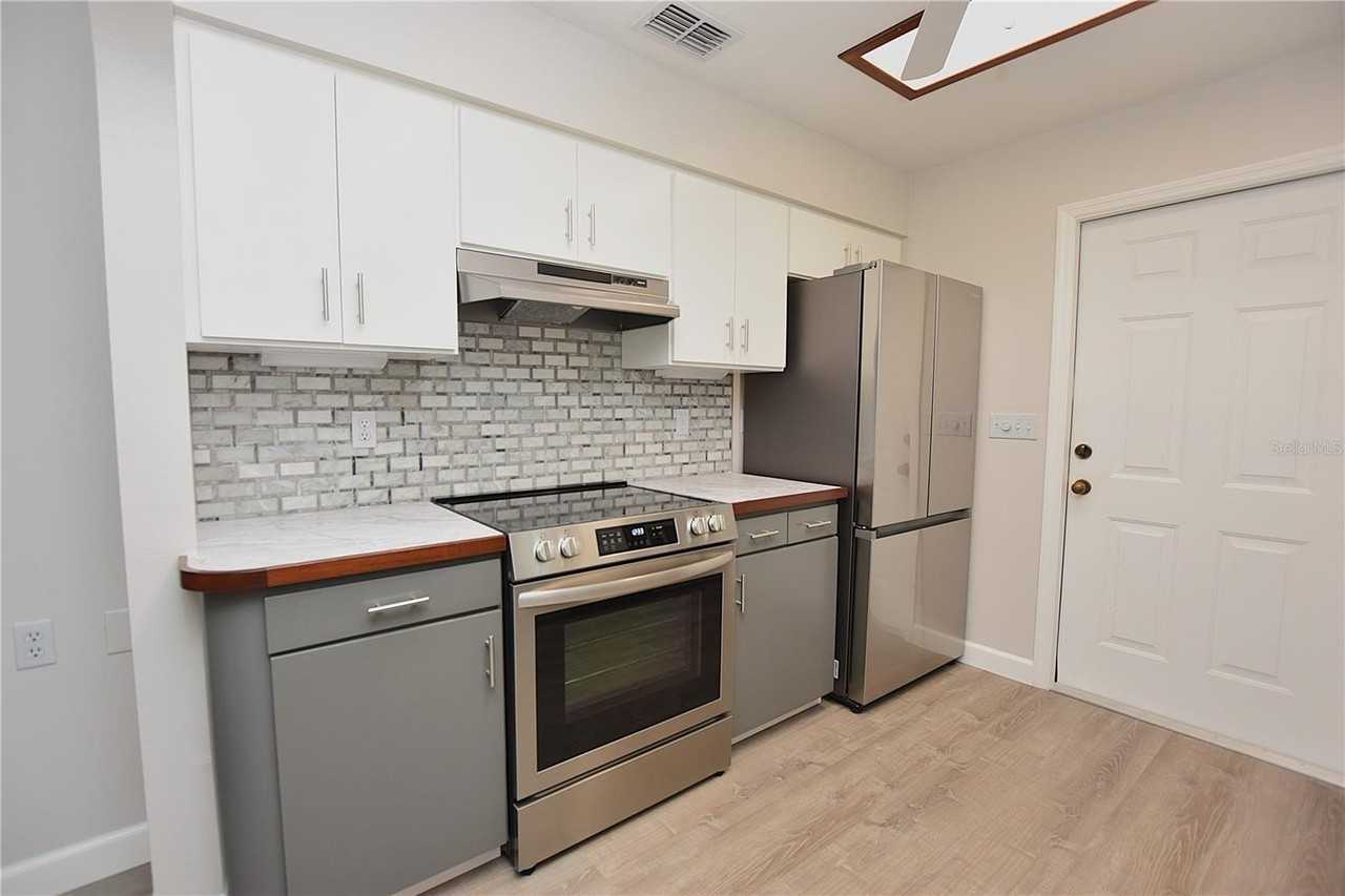 3602 Bruton Rd - Photo 7 of 32