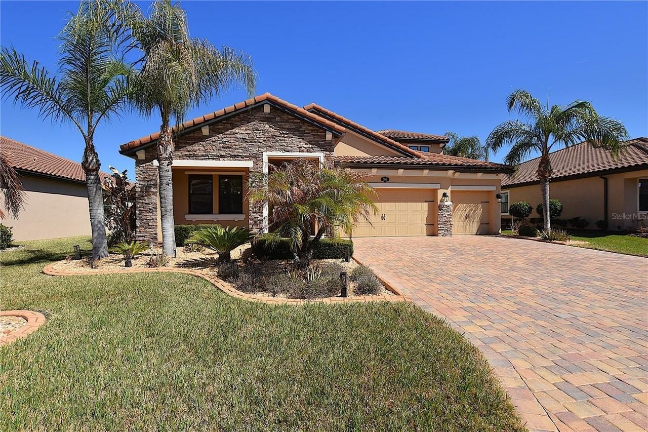 3949 Aquilla Dr - Photo 2 of 50