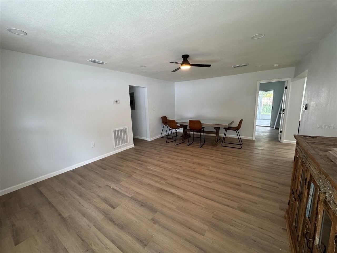 1407 Moselle Ave - Photo 3 of 10