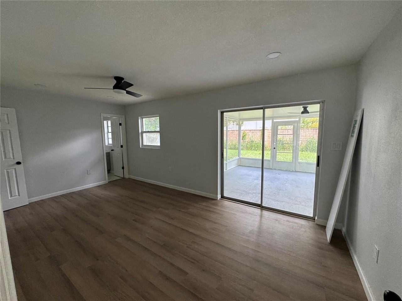 1407 Moselle Ave - Photo 4 of 10