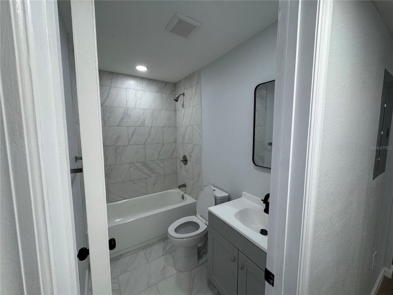 1407 Moselle Ave - Photo 6 of 10