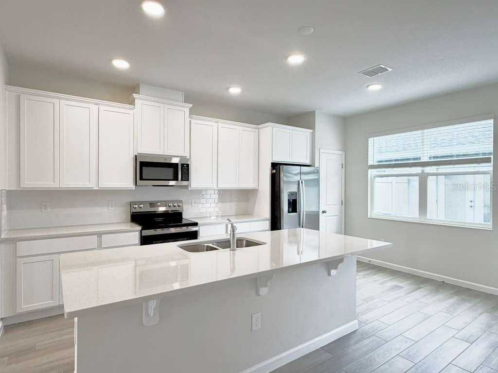 15517 Bay Bridge St - Photo 6 of 27