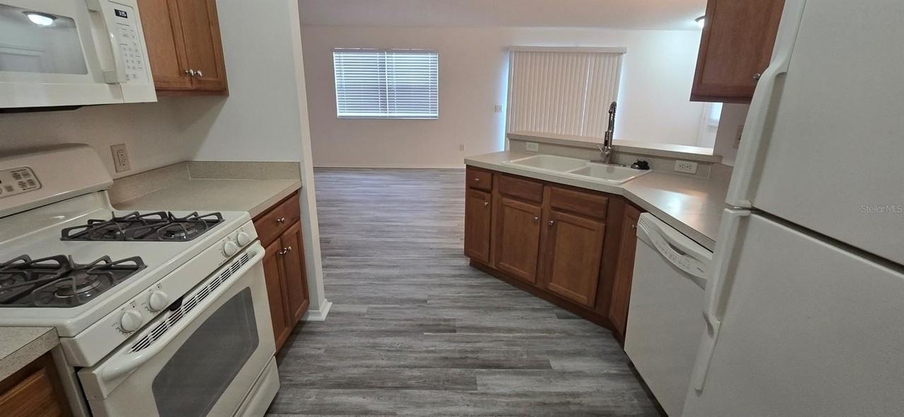 1009 Ridgeville Rd - Photo 4 of 16