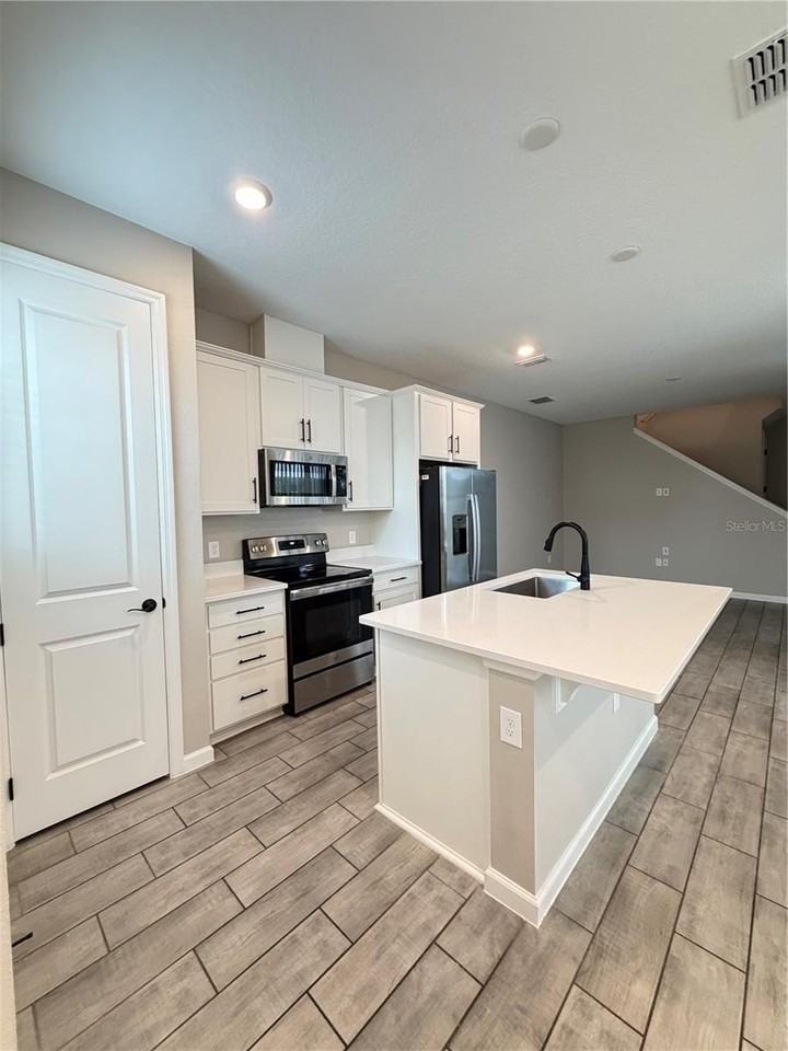 1449 Axel Graeson Ave - Photo 4 of 22