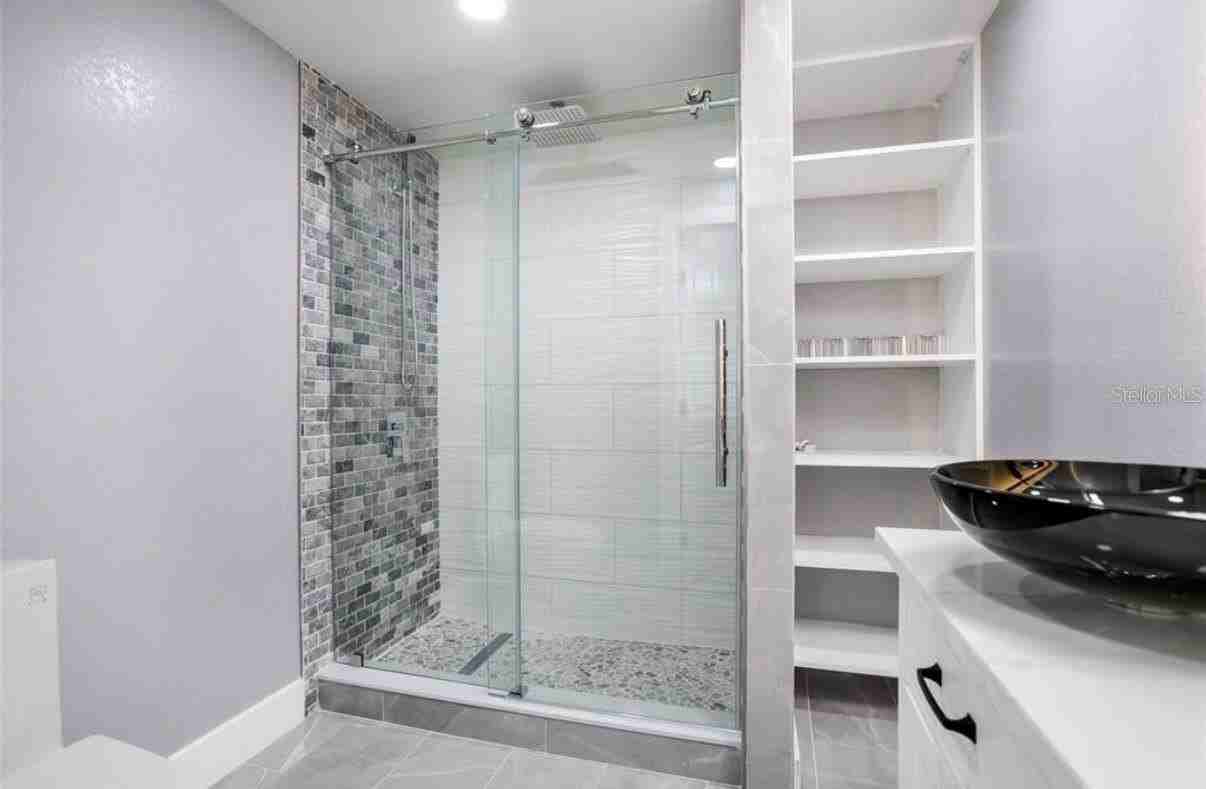 8907 N Boulevard - Photo 4 of 24