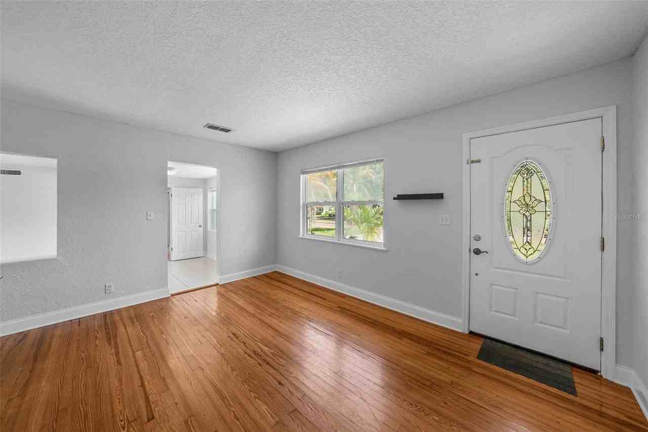 814 W Indiana Ave - Photo 7 of 41