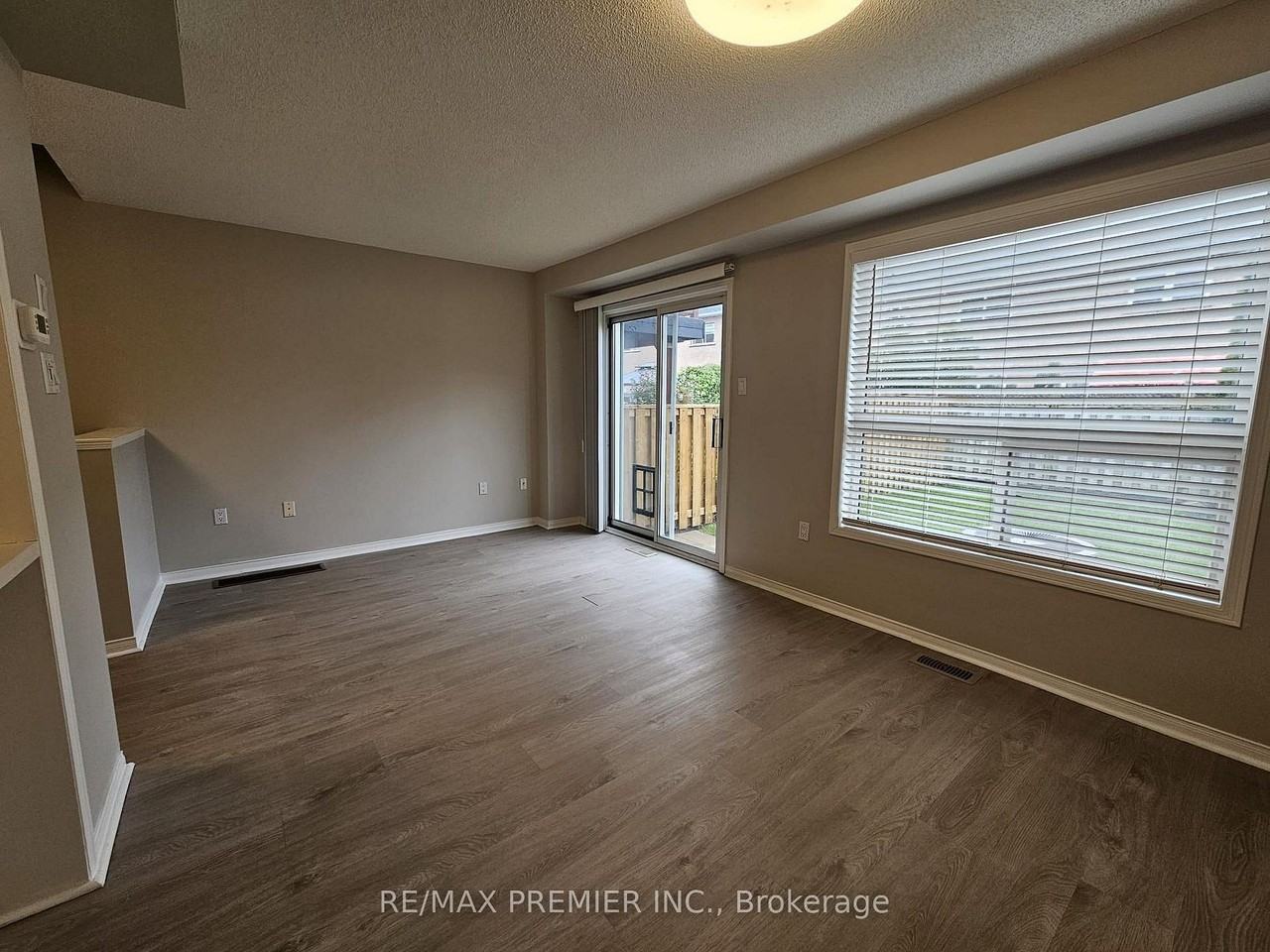 9 Lucena Crescent - Photo 4 of 16