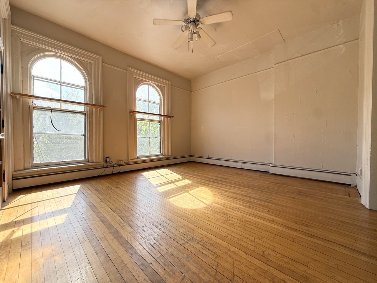 215 N Pinckney St #215-4 - Photo 2 of 17
