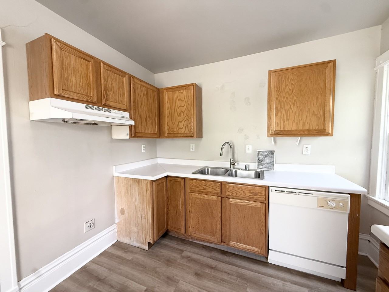 201 N Pinckney St #201-2 - Photo 2 of 13