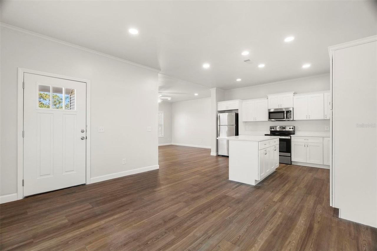 4352 9th Ave S - Photo 4 of 29