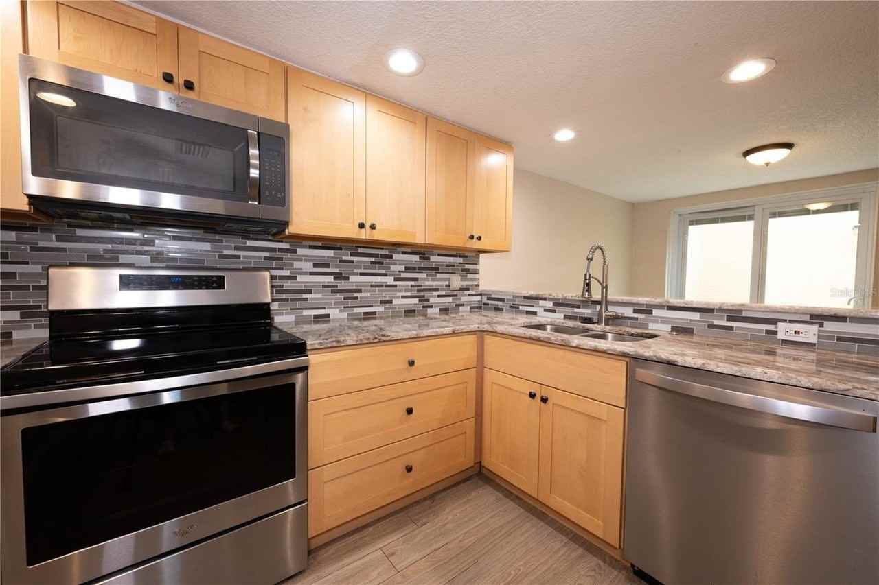 201 Somerset Ln #201 - Photo 5 of 29