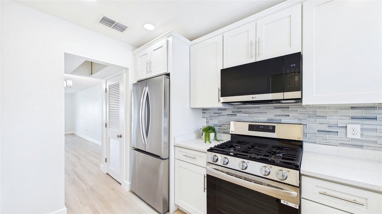 6025 Shore Blvd S #111 - Photo 5 of 38