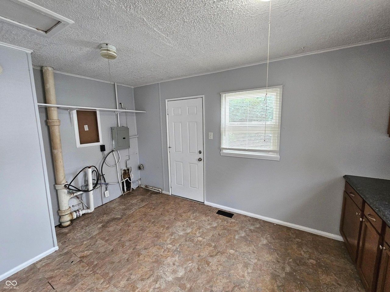 2230 N Goodlet Ave - Photo 7 of 15