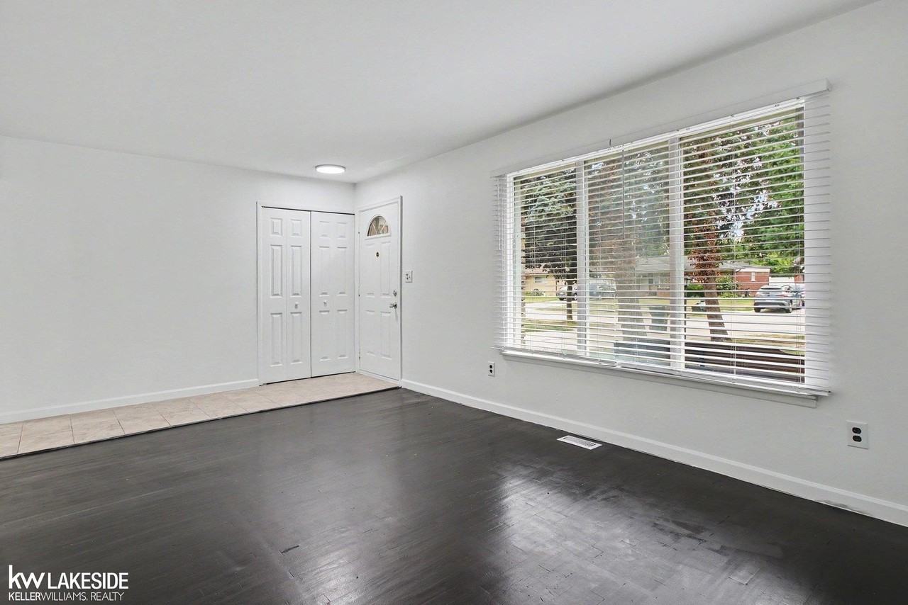 33136 Breckenridge Dr - Photo 2 of 16