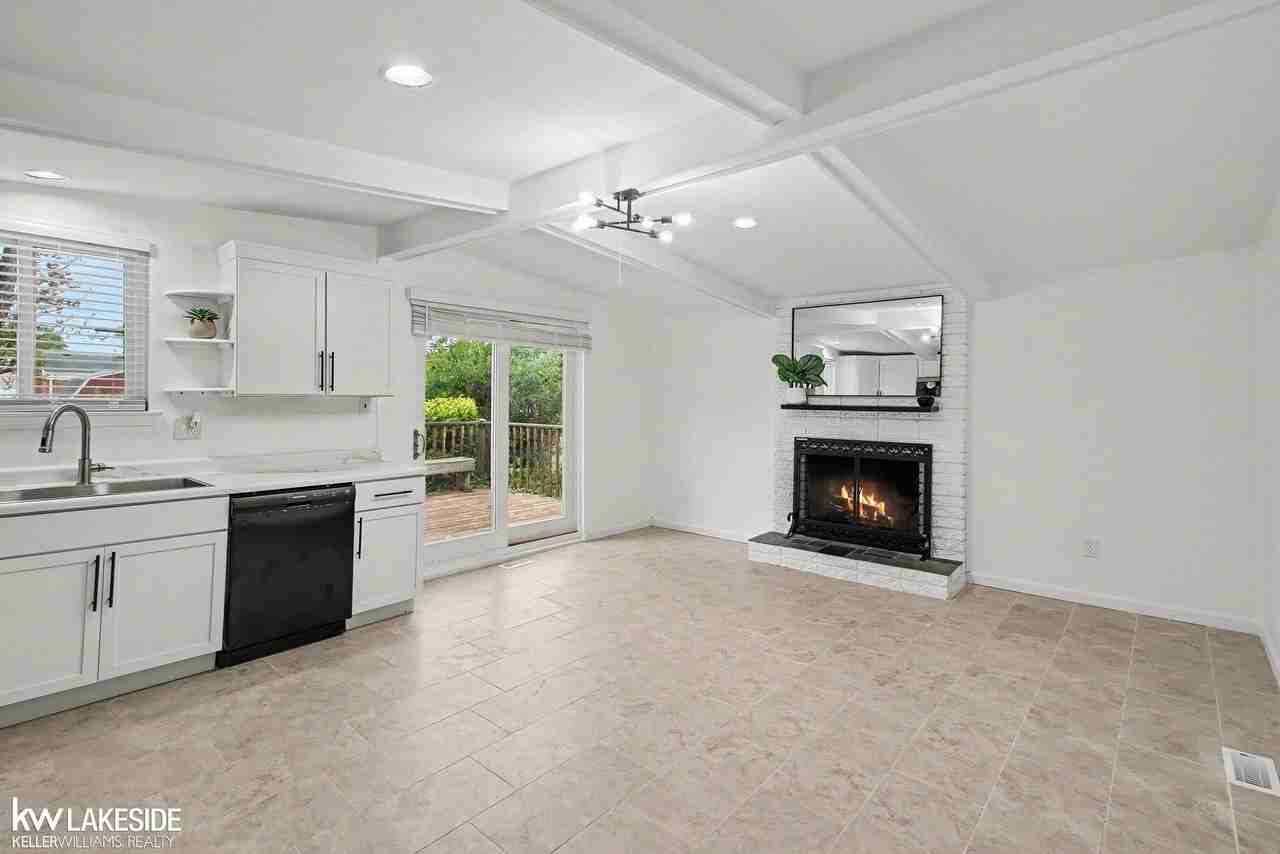 33136 Breckenridge Dr - Photo 3 of 16