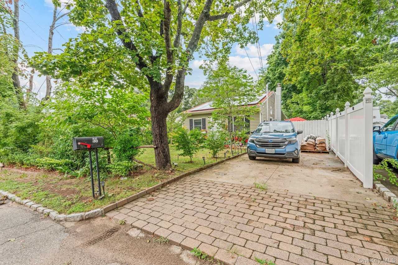 55 Inwood Ave - Photo 3 of 23