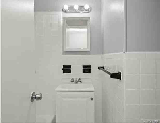 5942 164th St #1 - Photo 6 of 12