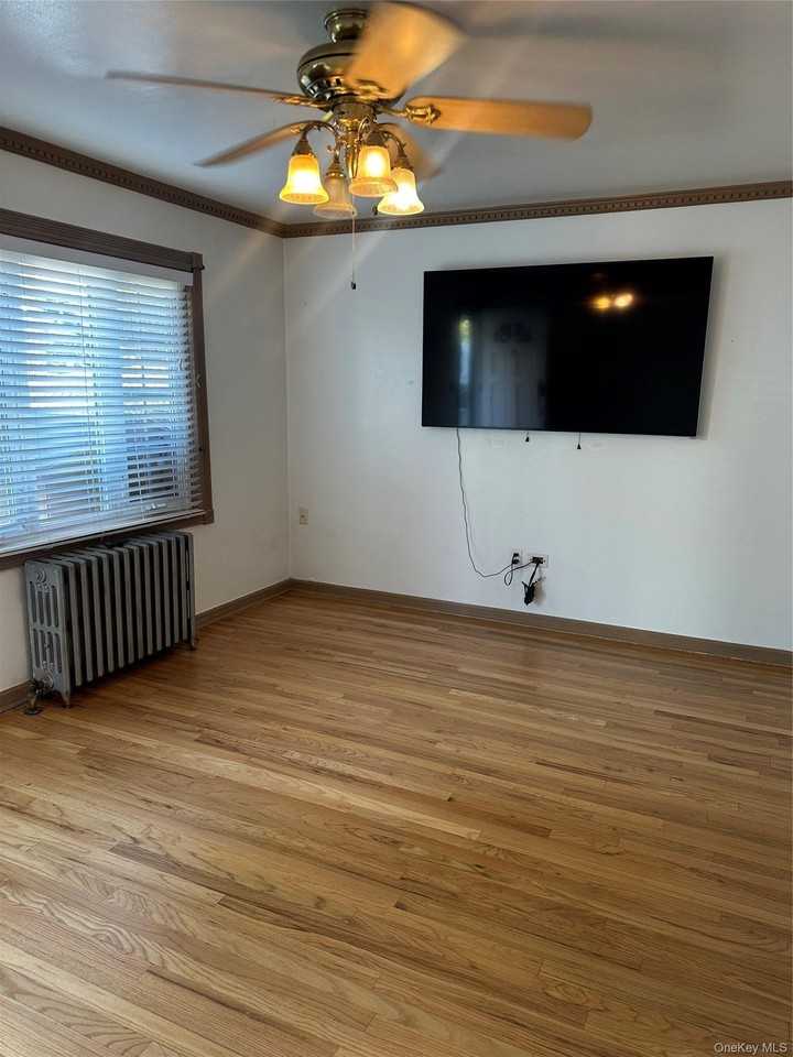242 Sommerville Pl - Photo 3 of 21