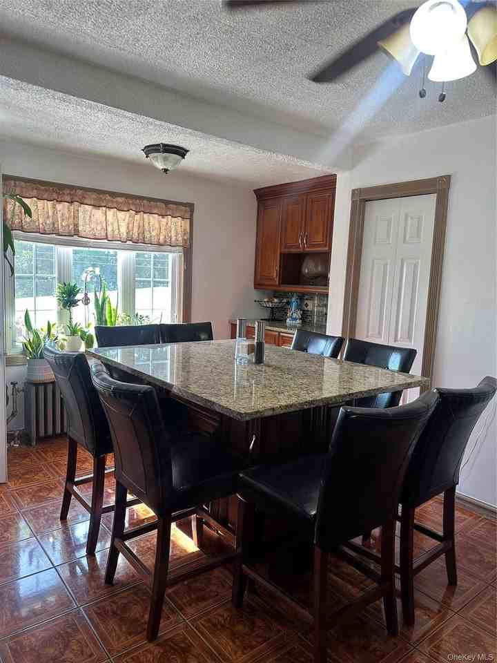 242 Sommerville Pl - Photo 7 of 21