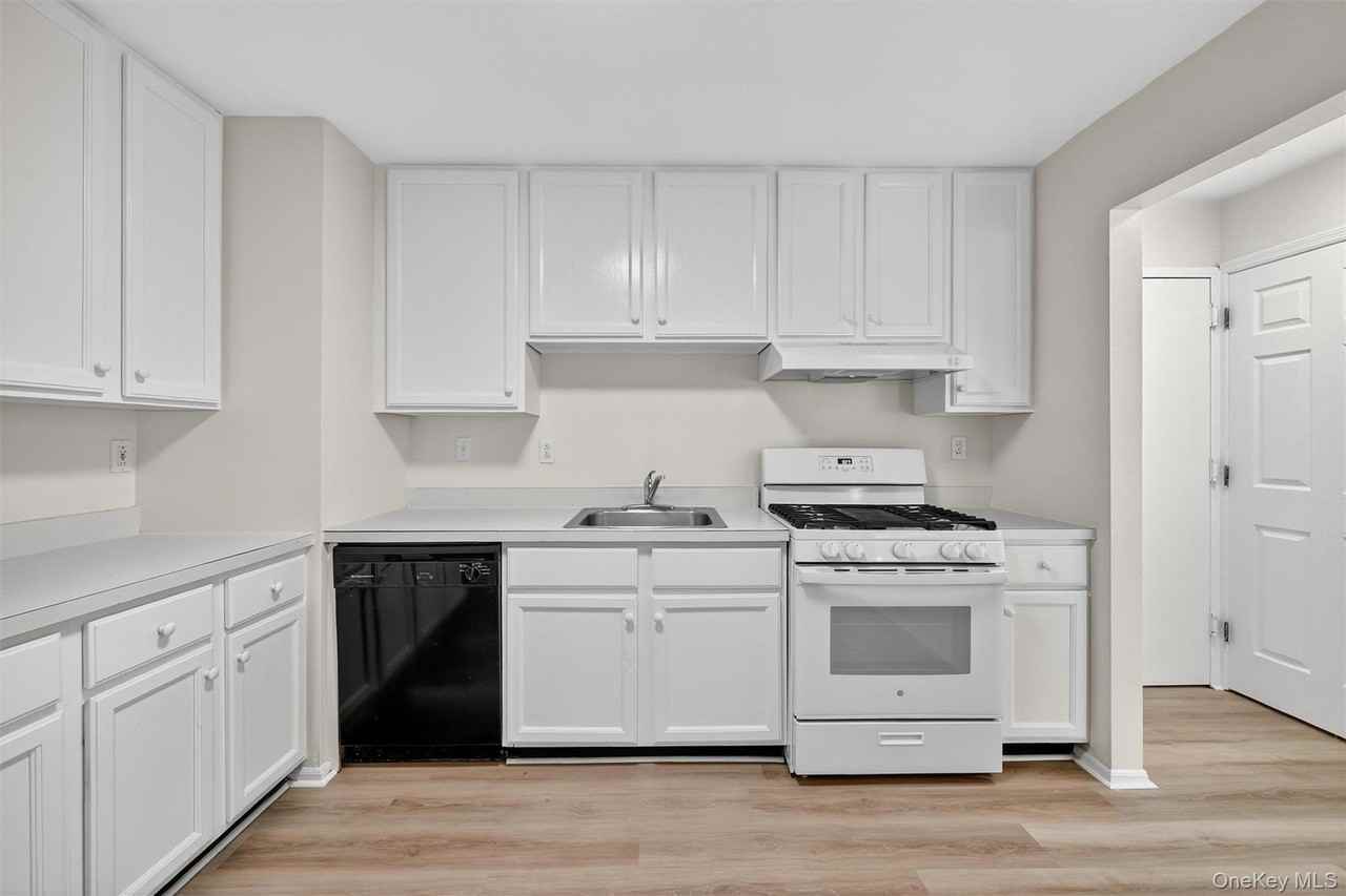 10 Chestnut St #A202 - Photo 3 of 30