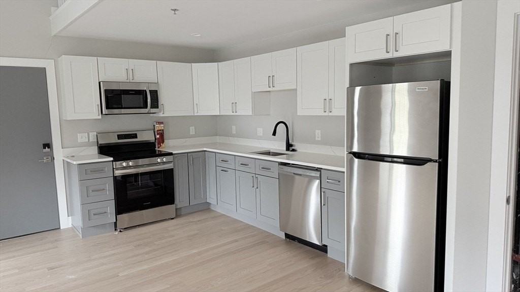 944 East St #3 - Photo 2 of 23