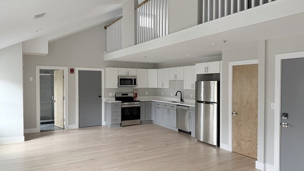 944 East St #3 - Photo 7 of 23