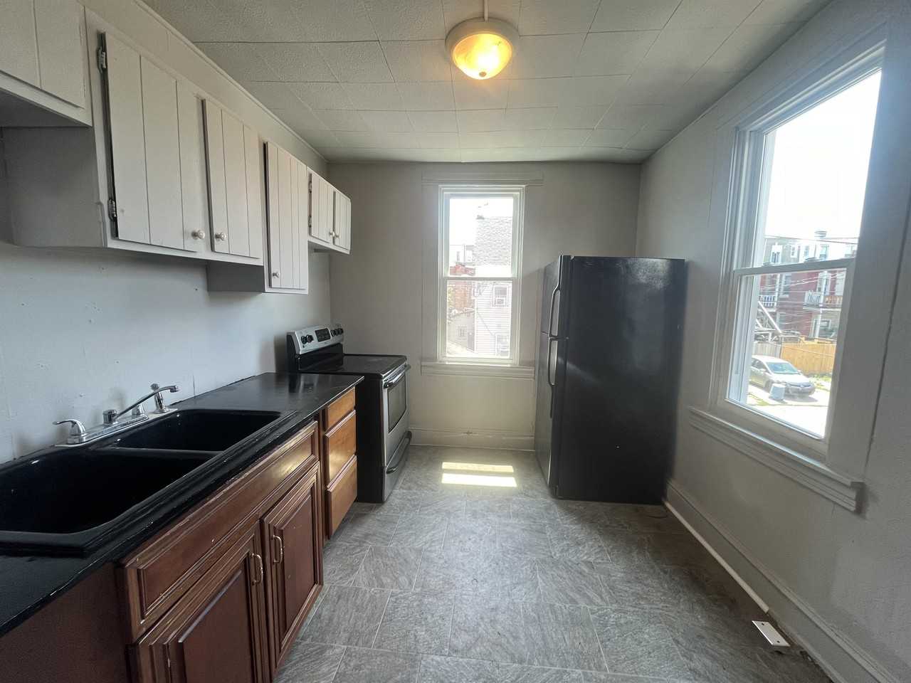 714 W Poplar St #2 - Photo 2 of 23