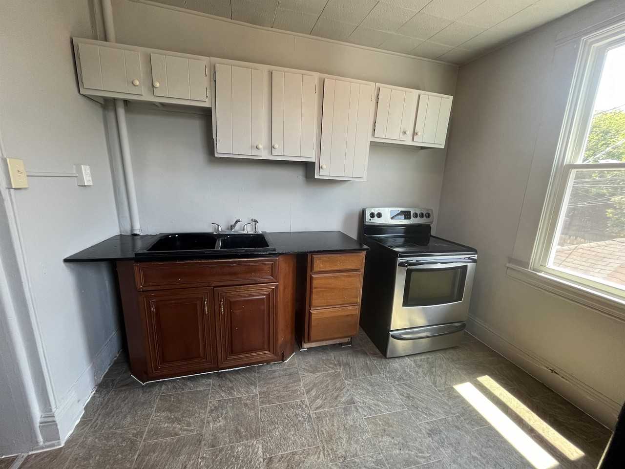 714 W Poplar St #2 - Photo 3 of 23