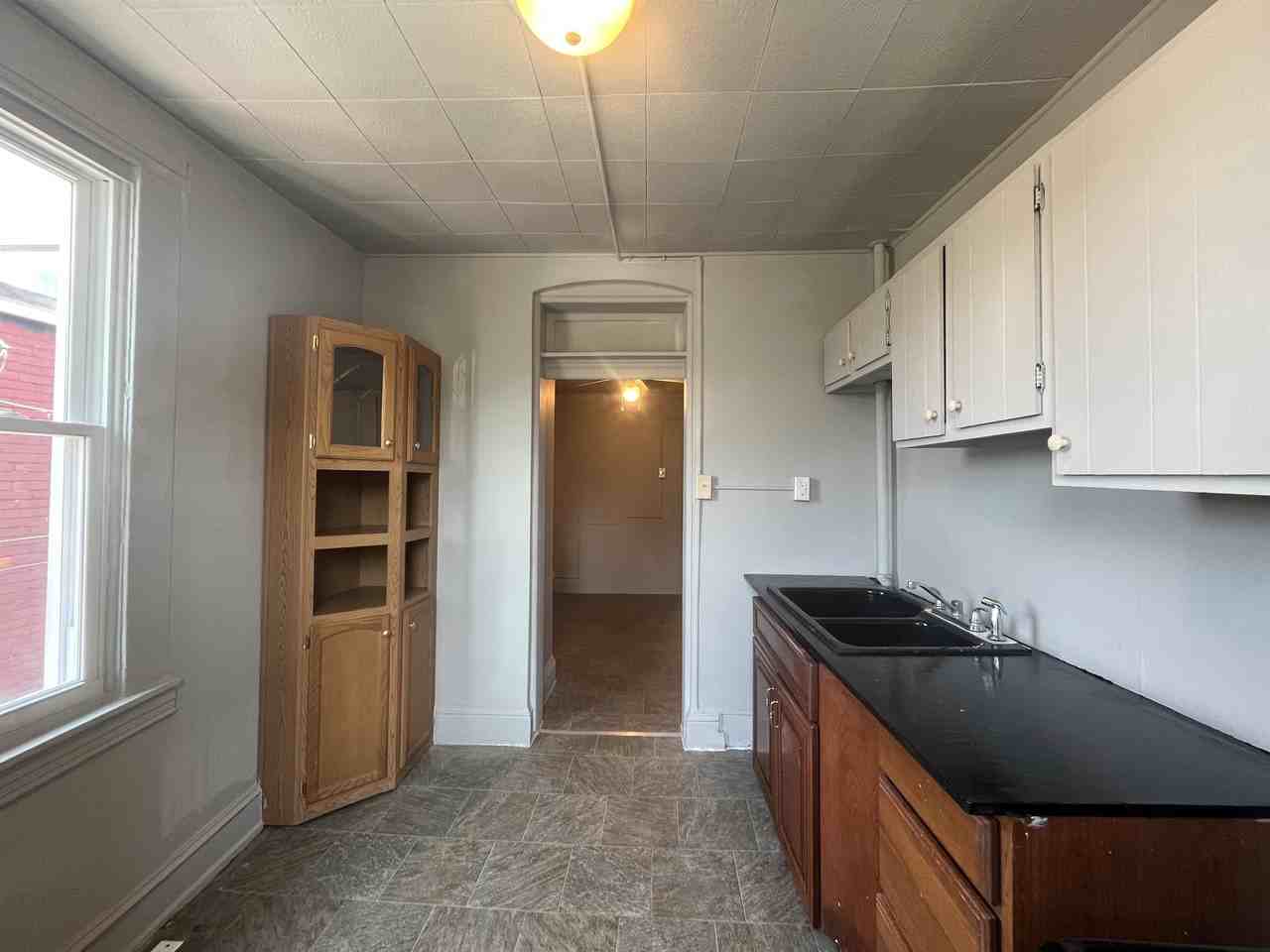 714 W Poplar St #2 - Photo 4 of 23