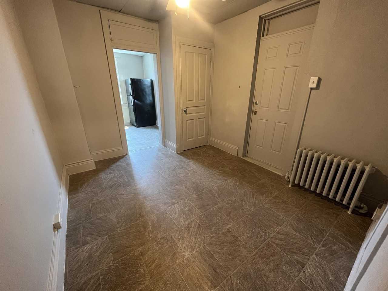 714 W Poplar St #2 - Photo 7 of 23