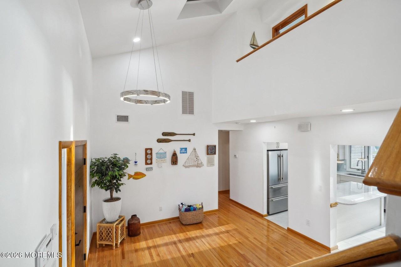 542 Patten Ave - Photo 4 of 32