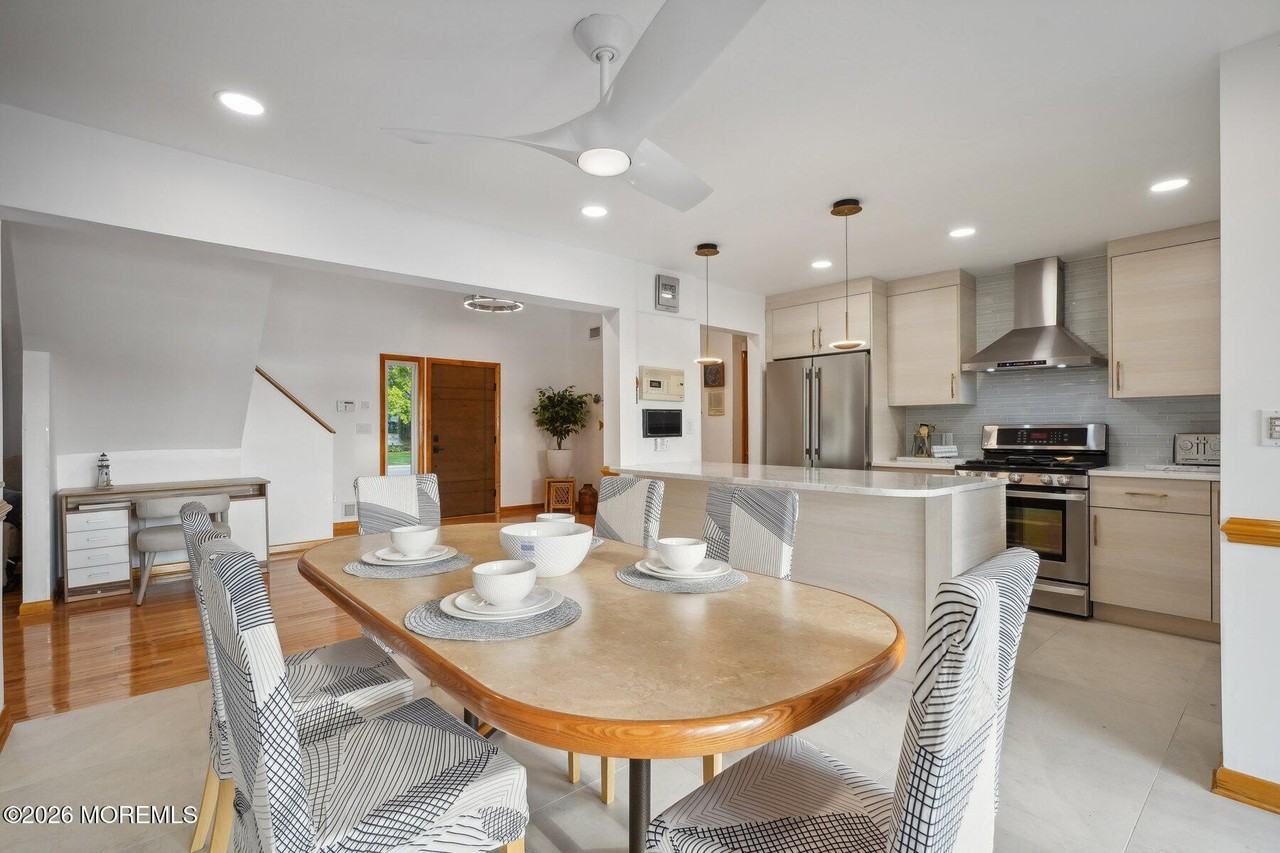 542 Patten Ave - Photo 7 of 32