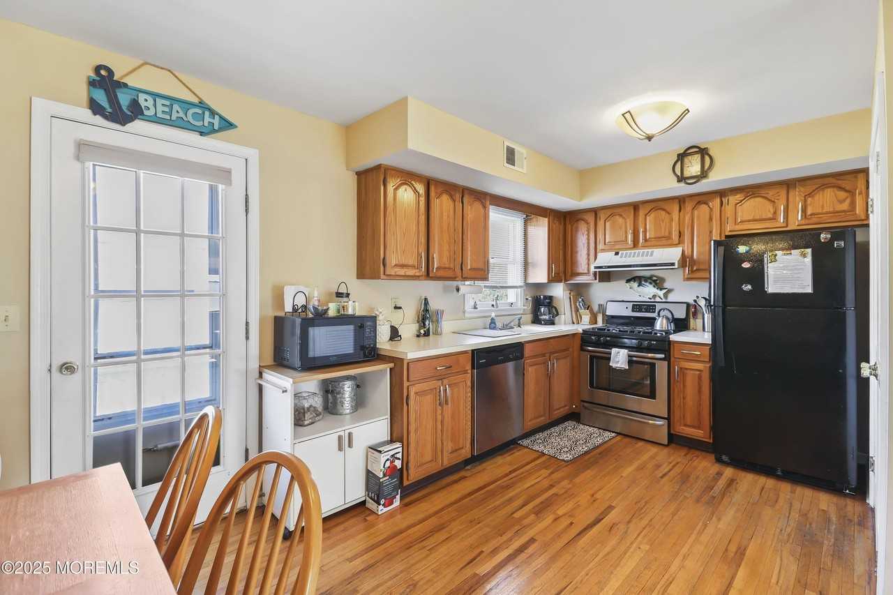 1001 Central Ave #5 - Photo 5 of 19