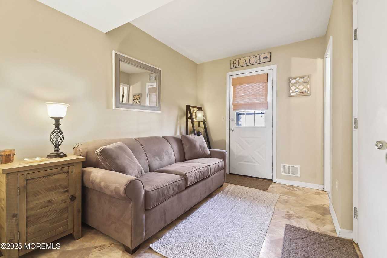1001 Central Ave #5 - Photo 7 of 19