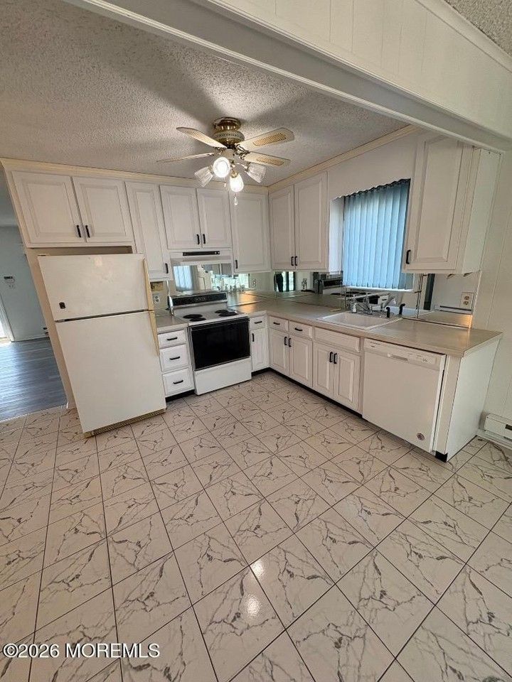 3248 Beachview Dr - Photo 3 of 25