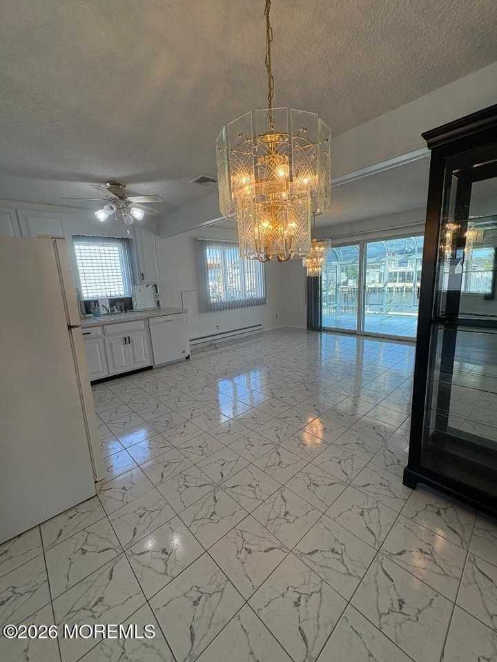 3248 Beachview Dr - Photo 4 of 25