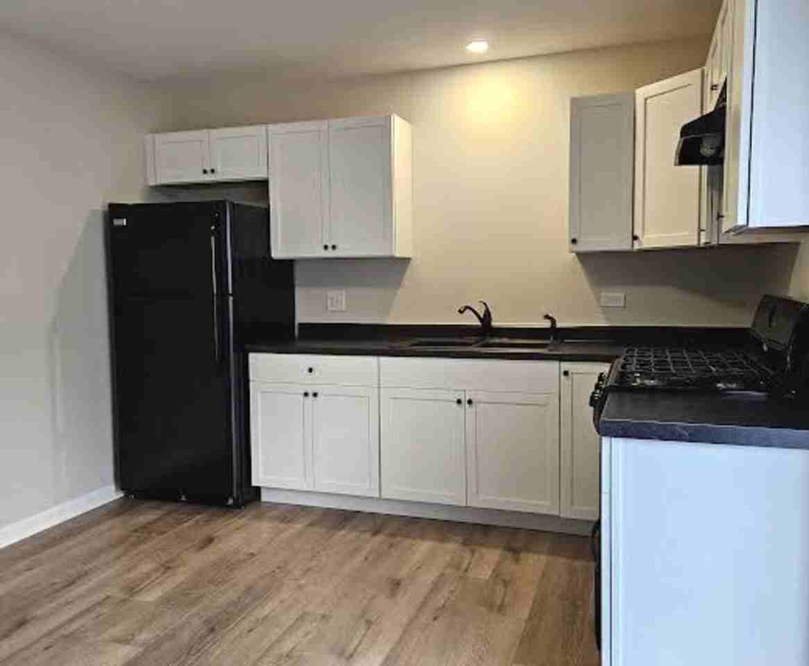 914 Hillside Ave #1 - Photo 5 of 10