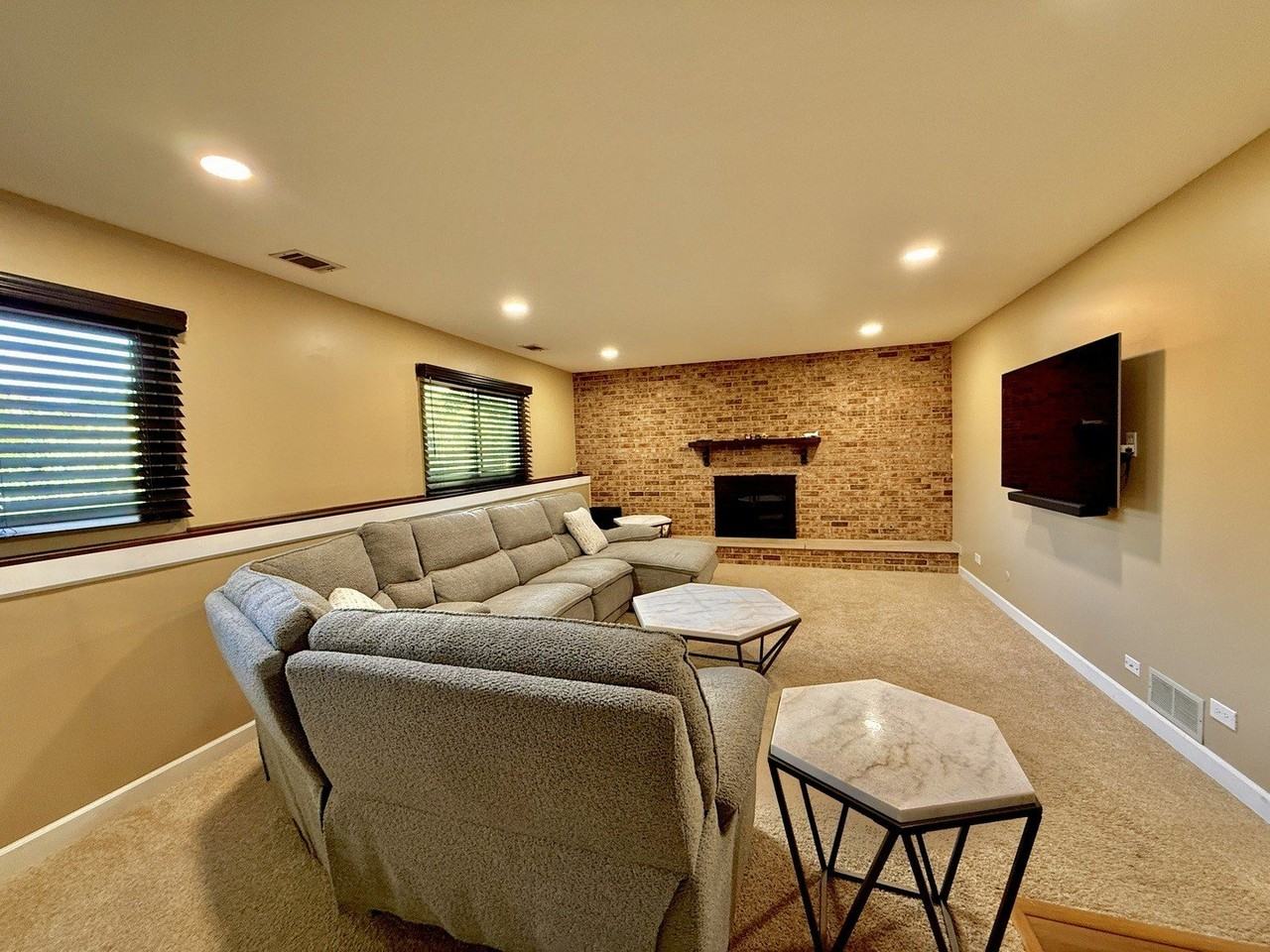 411 Sequoia Ct - Photo 6 of 12