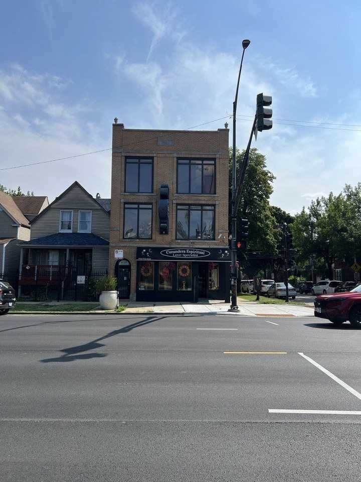 4159 W Fullerton Ave #3