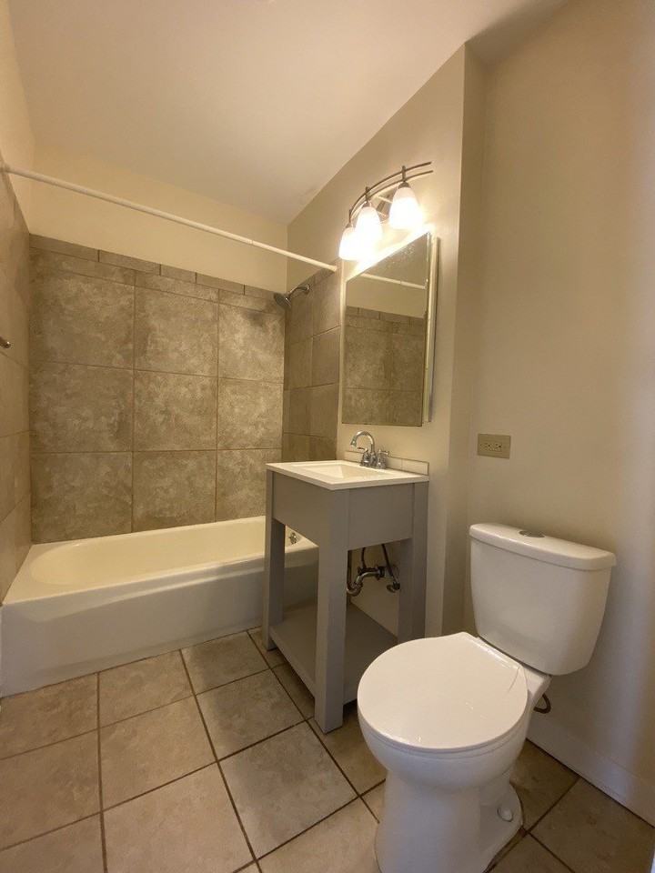 856 W Montrose Ave #2A - Photo 7 of 13