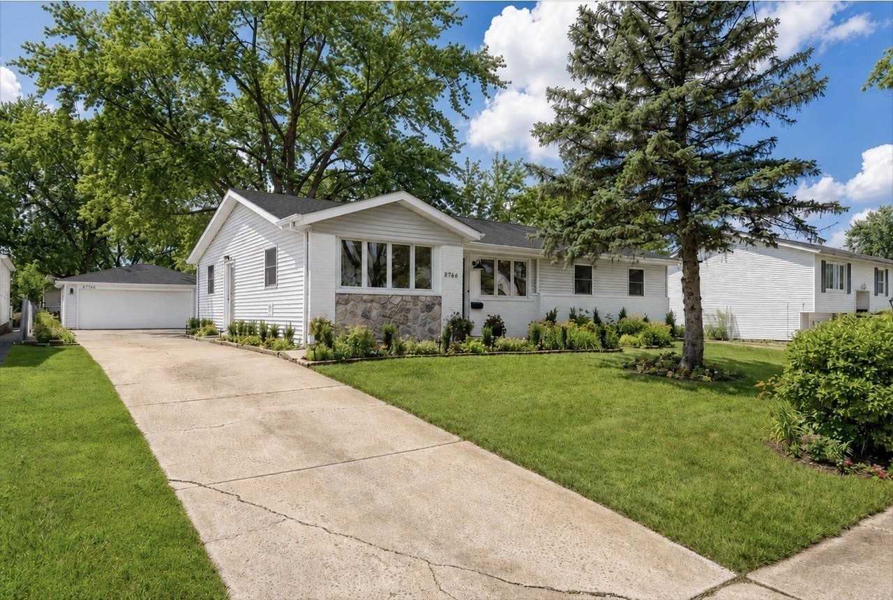 8766.. S 83RD CT.. Avenue - Photo 4 of 24
