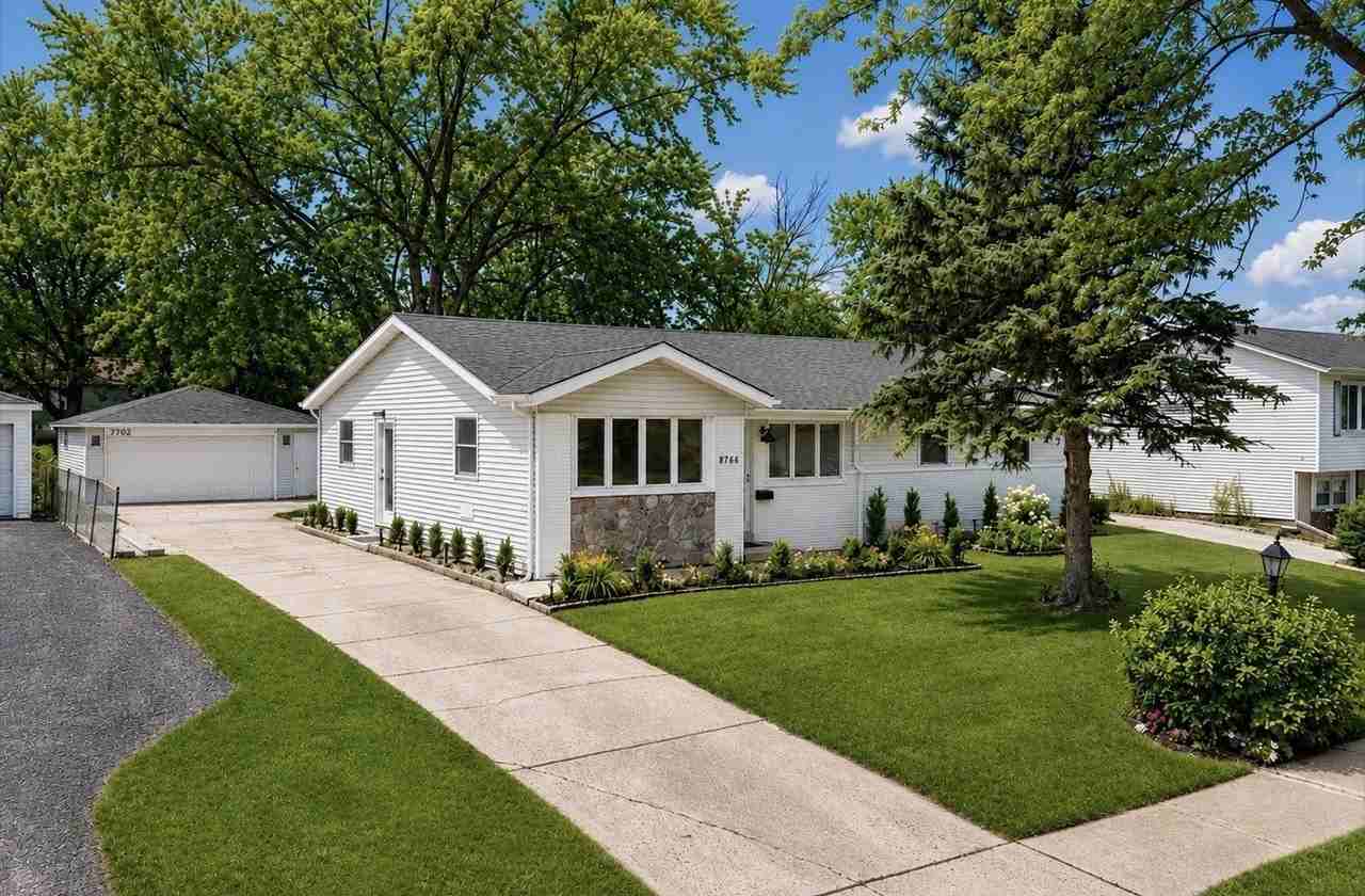 8766.. S 83RD CT.. Avenue - Photo 5 of 24