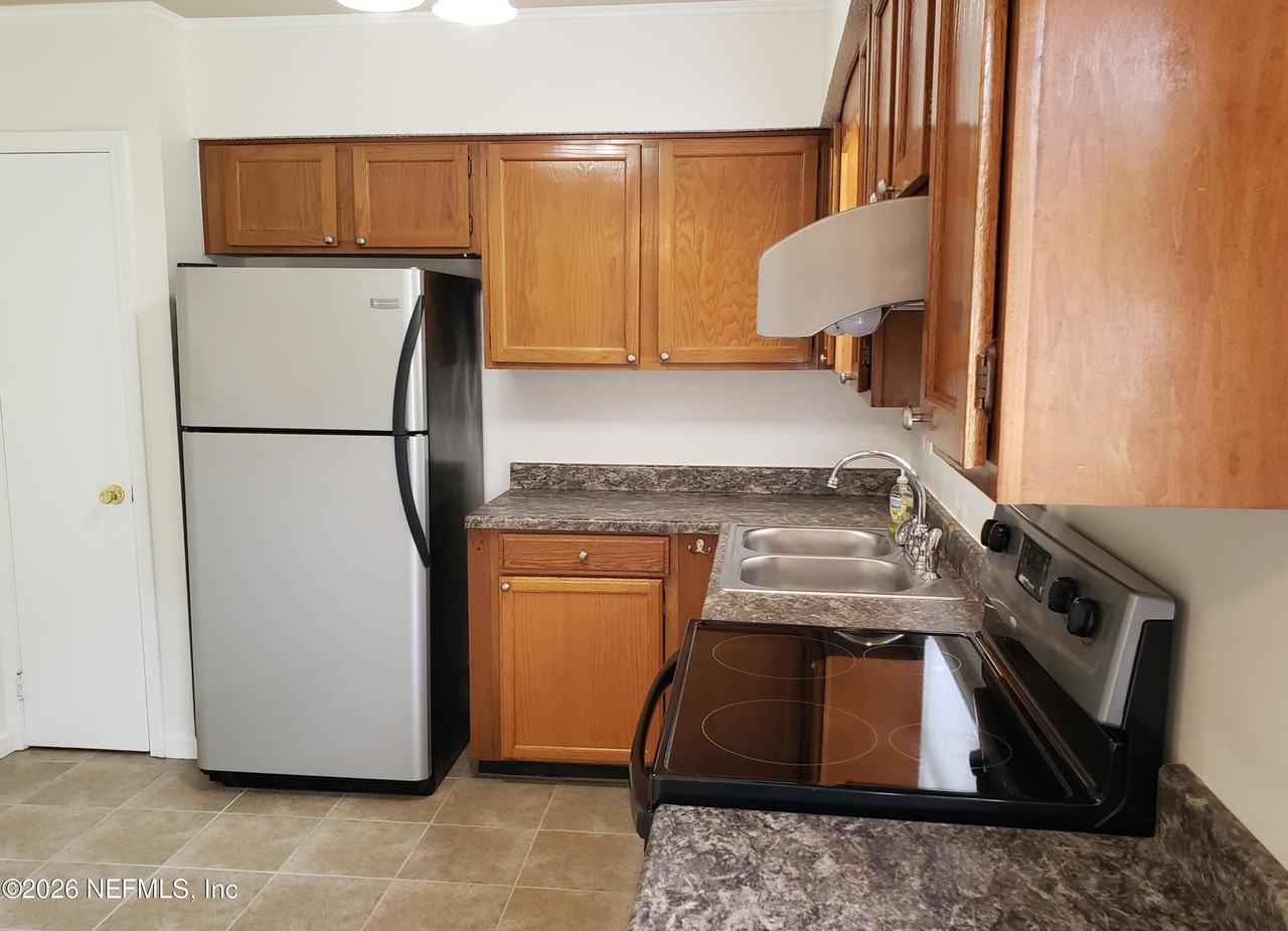 2642 San Francisco Blvd #B - Photo 7 of 26