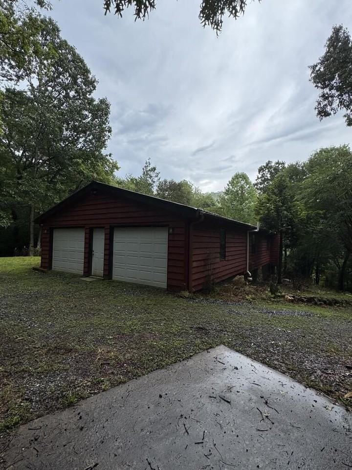 493 Harper Valley Rd - Photo 2 of 23