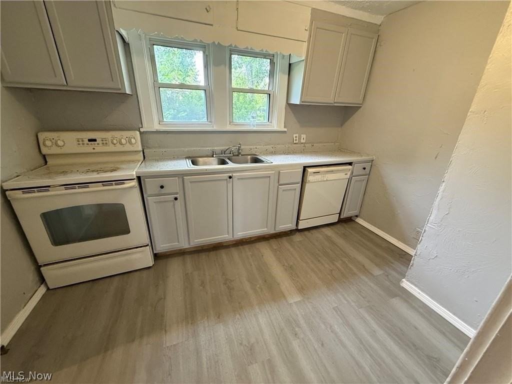 1366 Superior Ave - Photo 2 of 5