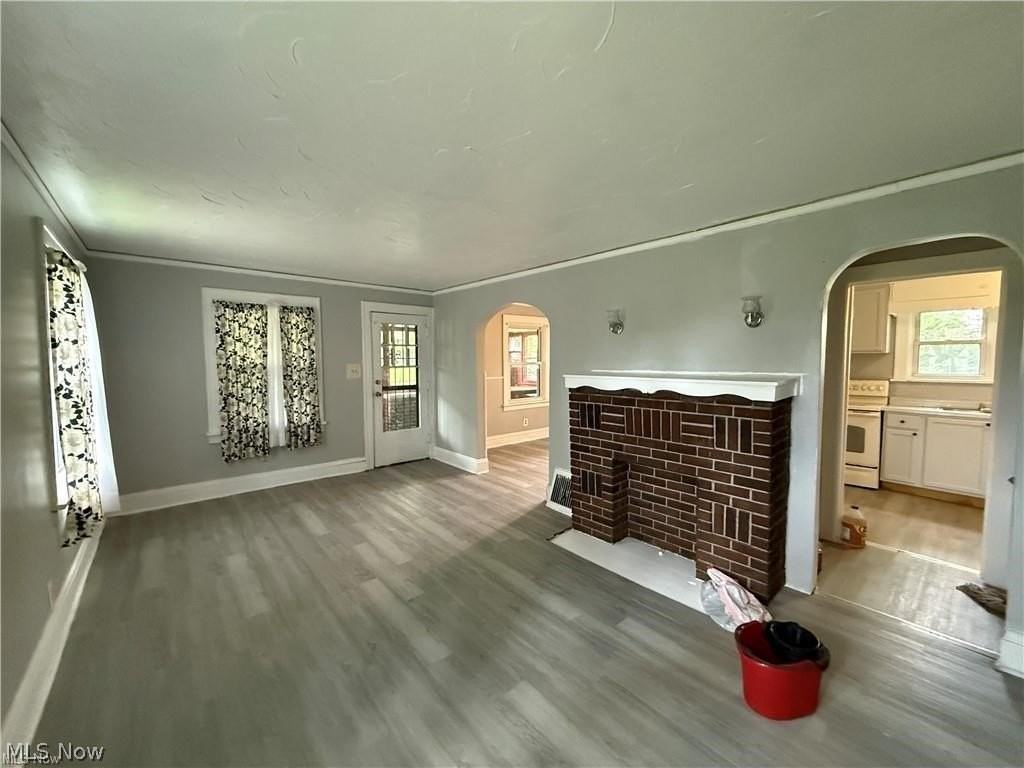 1366 Superior Ave - Photo 4 of 5
