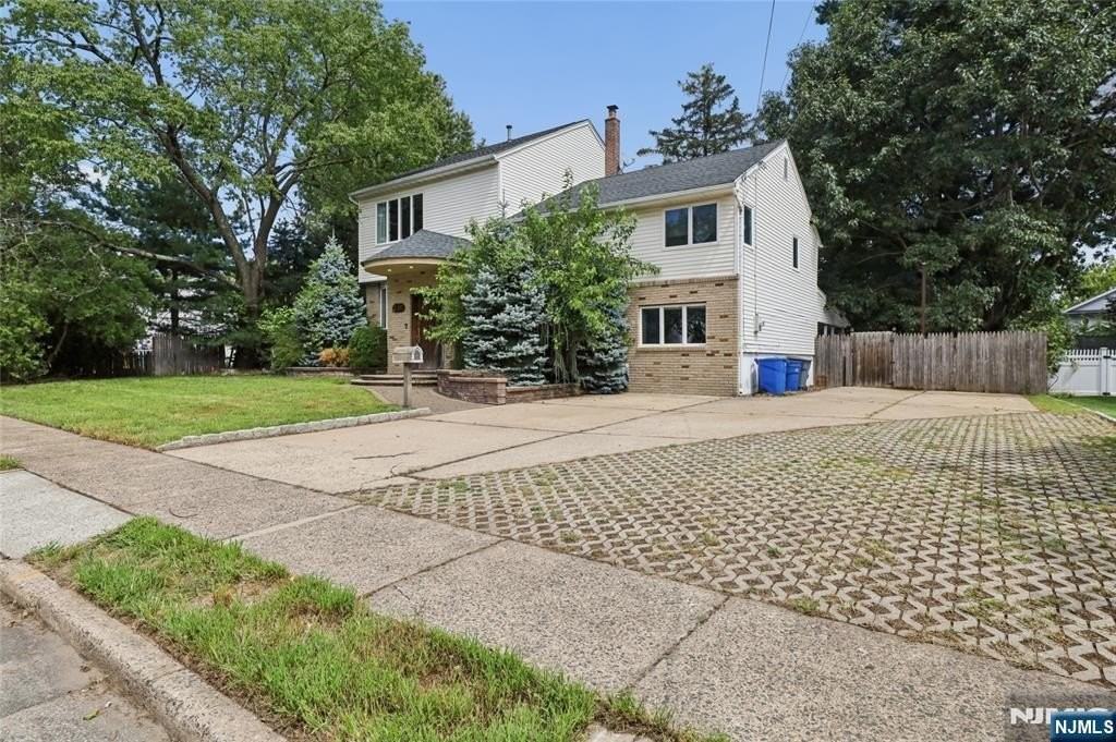 3-07 Dorothy St - Photo 2 of 28