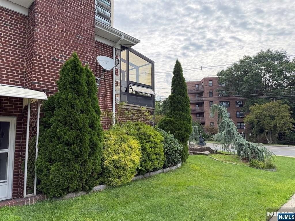 1441 Palisade Ave - Photo 6 of 6