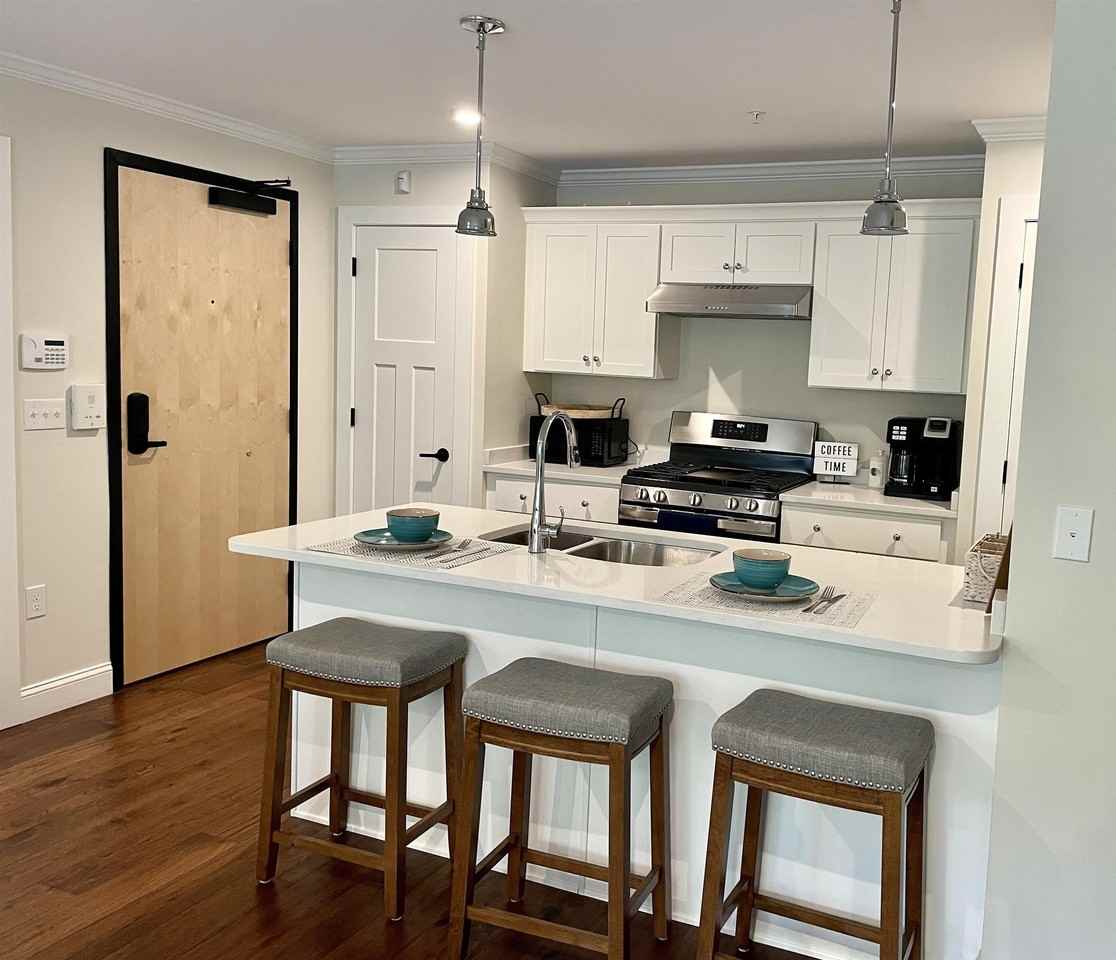 298 York St #10 - Photo 3 of 12