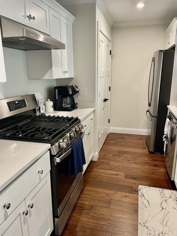 298 York St #10 - Photo 6 of 12